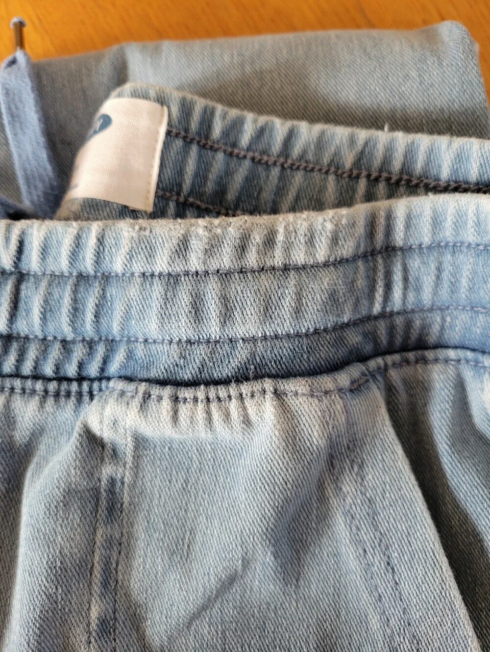 Girls size 8 Old Navy Light Wash Drawstring Waist pull on denim pants